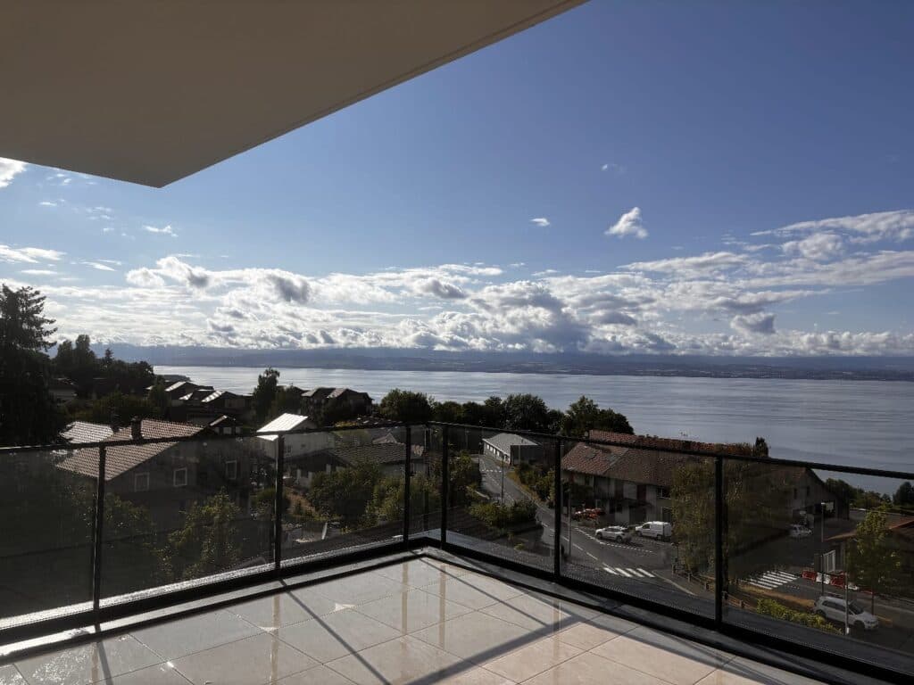 Evian-les-Bains — Située sur les hauteurs d’Évian-les-Bains, cette résidence à taille humaine, composée de seulement 1...