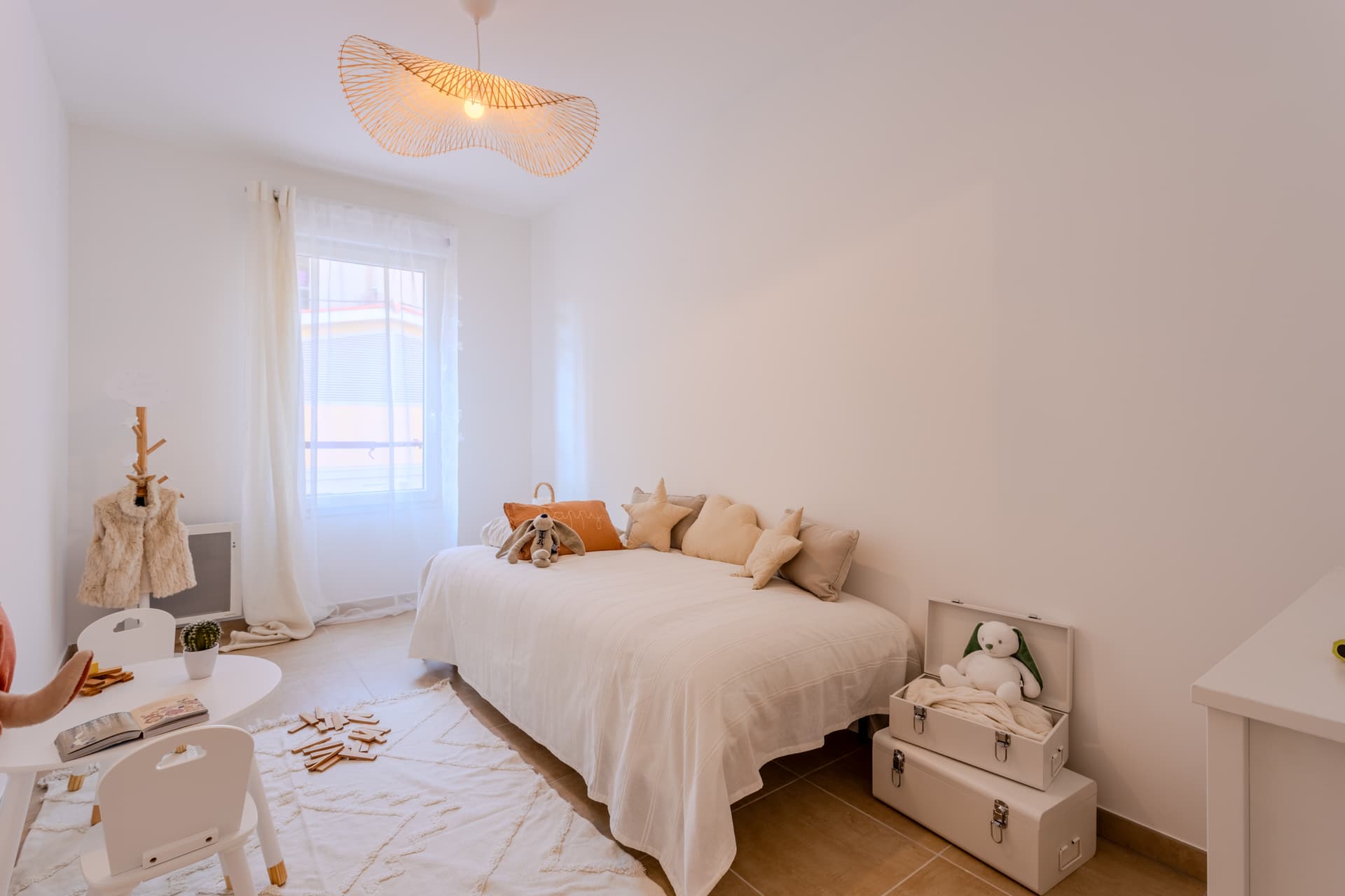 Nice — Située à l’est de Nice, à proximité du port et du campus universitaire Saint-Jean d’Angély, cette ré... - photo 6