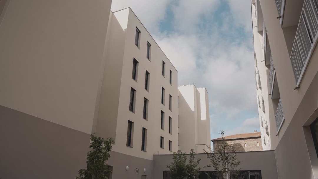 la Talaudiere — Située à proximité immédiate des commerces et des écoles, cette résidence contemporaine récemment li... - photo 4