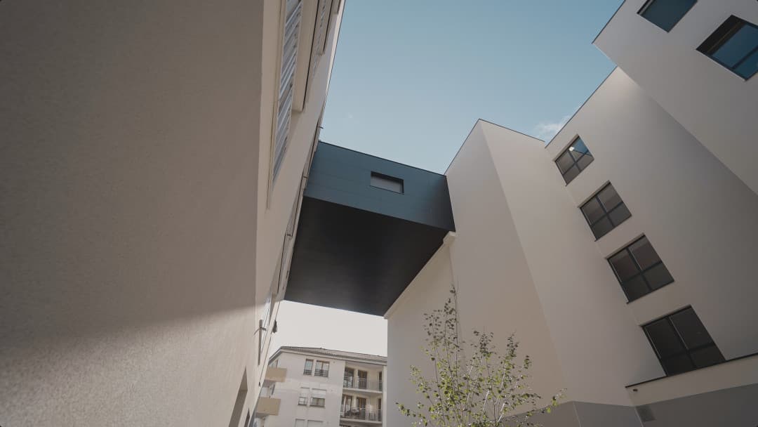 la Talaudiere — Située à proximité immédiate des commerces et des écoles, cette résidence contemporaine récemment li... - photo 5