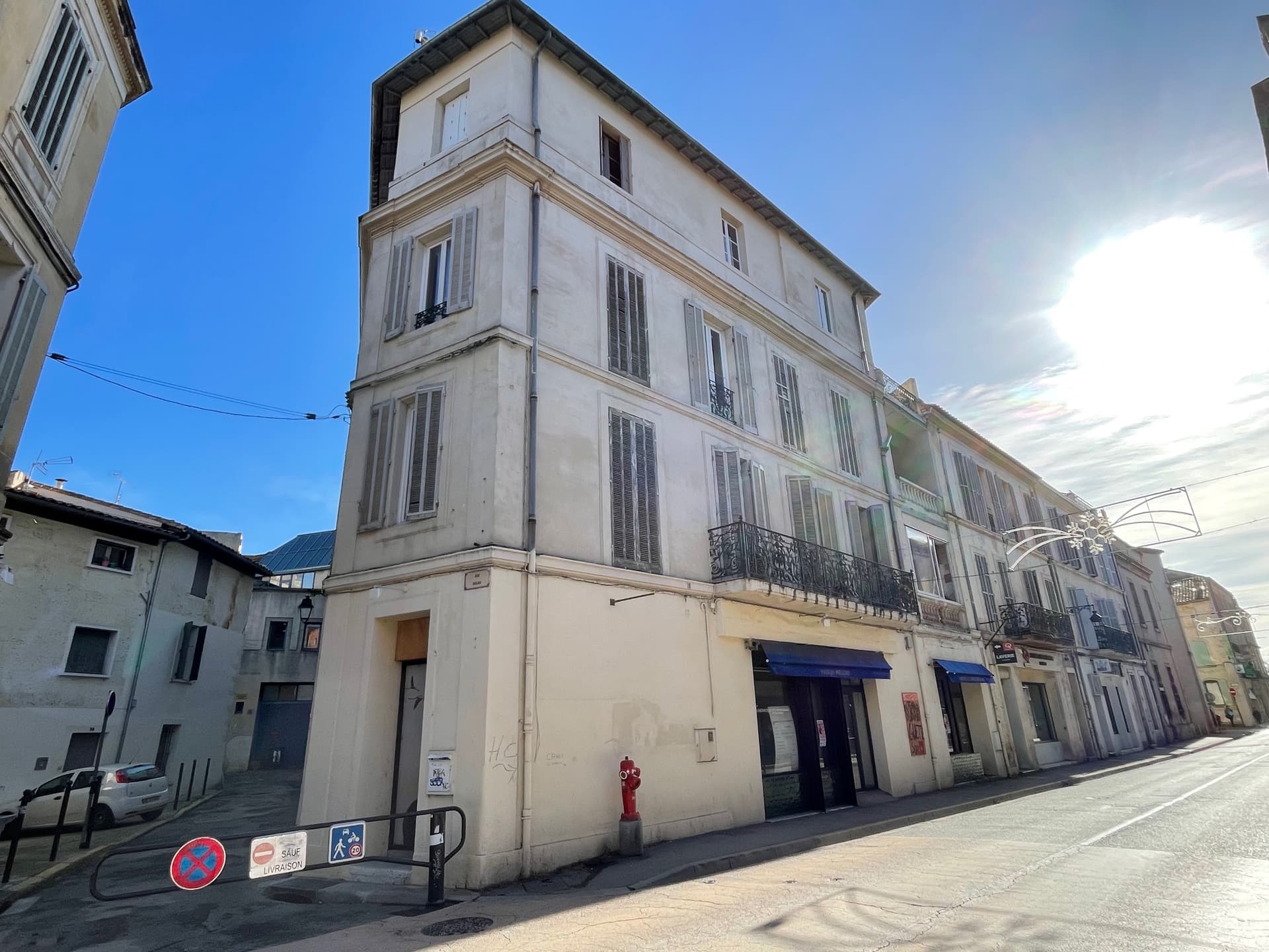 Arles — Située au cœur d’Arles, cette résidence se distingue par son alliance réussie entre patrimoine histo...