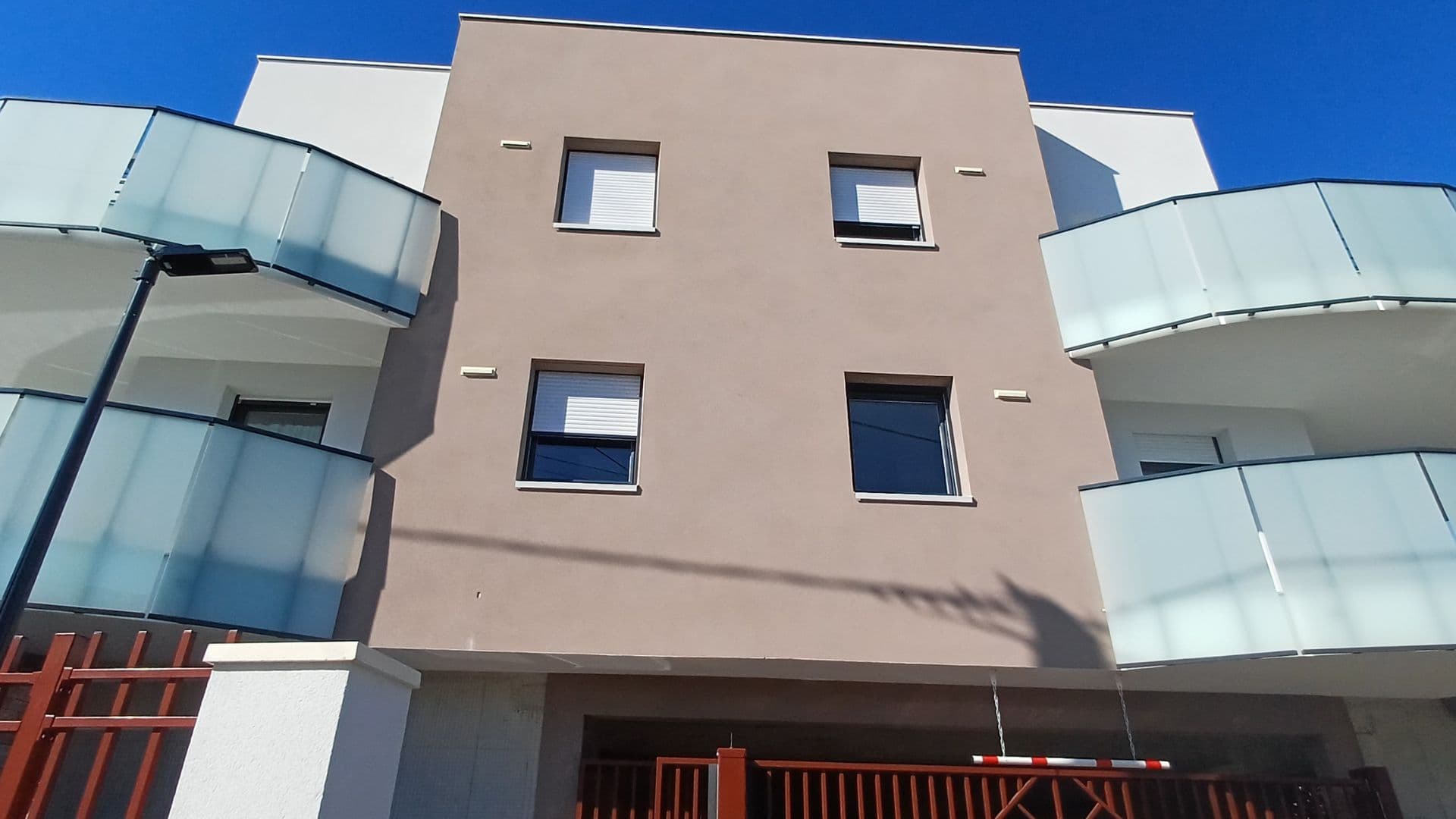 Cavaillon — Située au cœur du Luberon, cette résidence propose des logements disponibles immédiatement à la loca... - photo 6