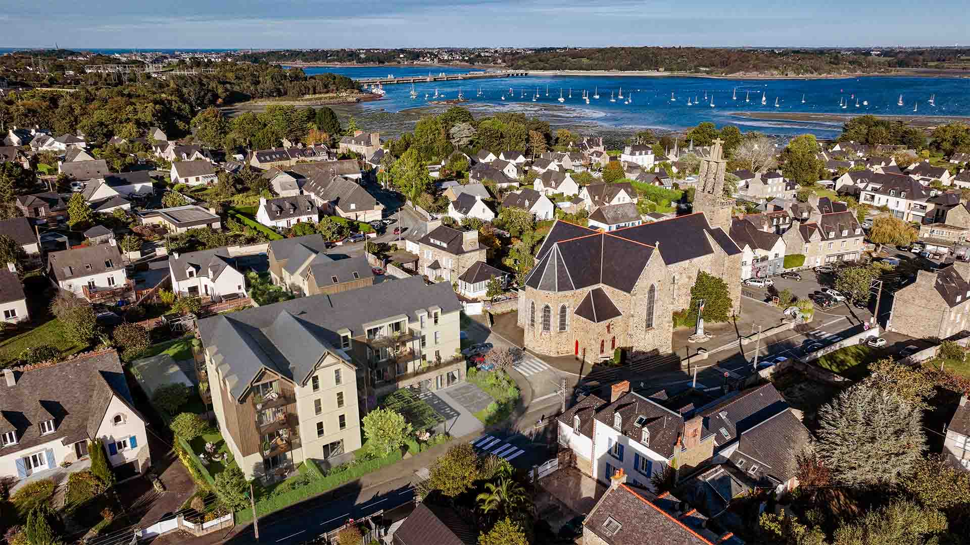 la Richardais — Située à proximité immédiate de Saint-Malo et Dinard, La Richardais bénéficie d’un environnement dyn...