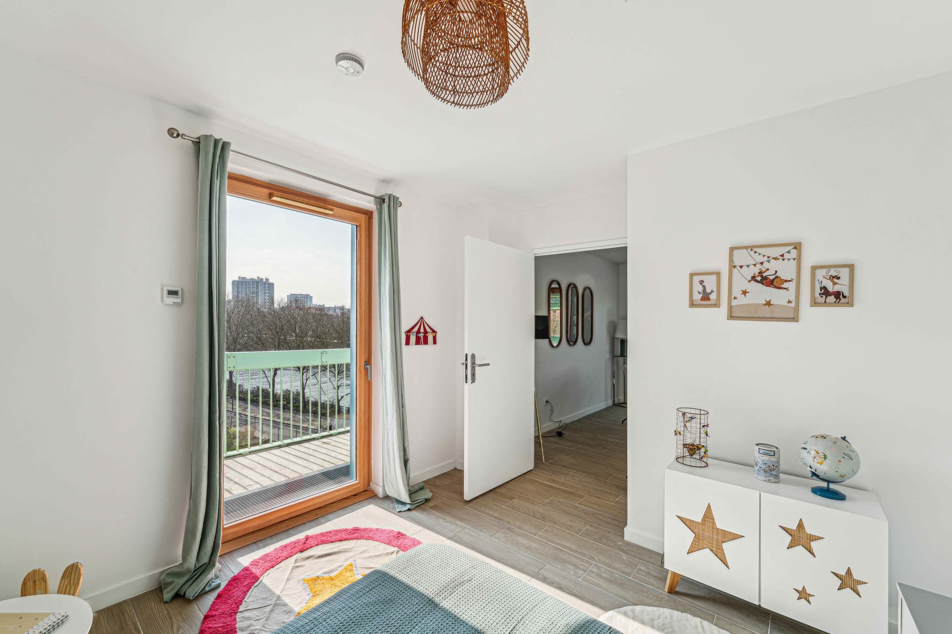 Saint-Ouen — Situé entre les quais de Seine et le centre-ville de Saint-Ouen, ce nouveau quartier emblématique se... - photo 4