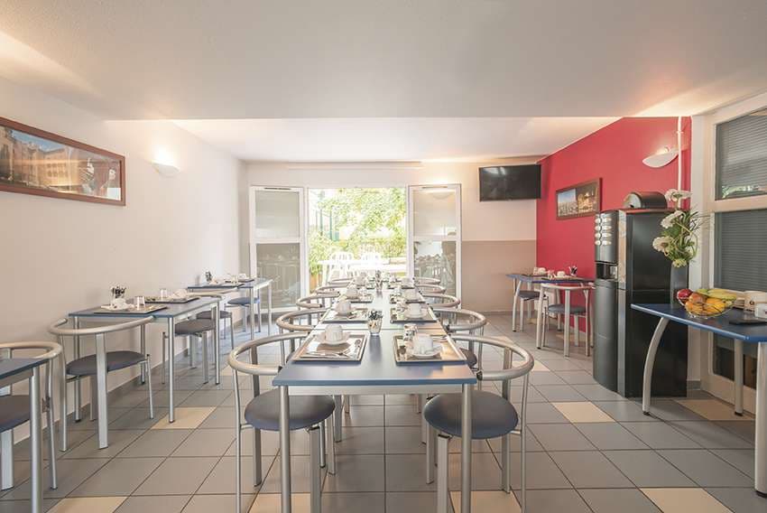 Lyon — Implantée au cœur du 3ᵉ arrondissement de Lyon, cette résidence se distingue par sa situation privil...