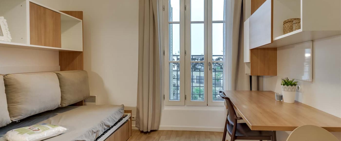 Vanves — Située dans un quartier résidentiel calme et agréable, à proximité immédiate de la capitale, cette r...