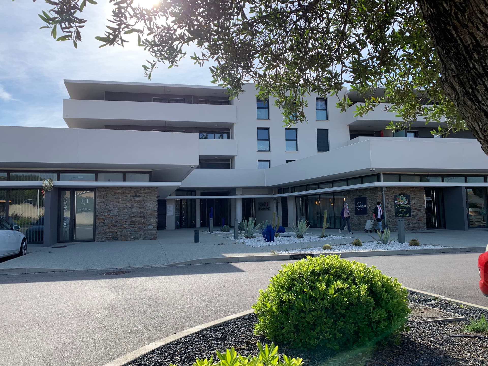 Perpignan — Ce programme immobilier neuf propose des locaux commerciaux spacieux, idéalement situés en rez-de-ch...