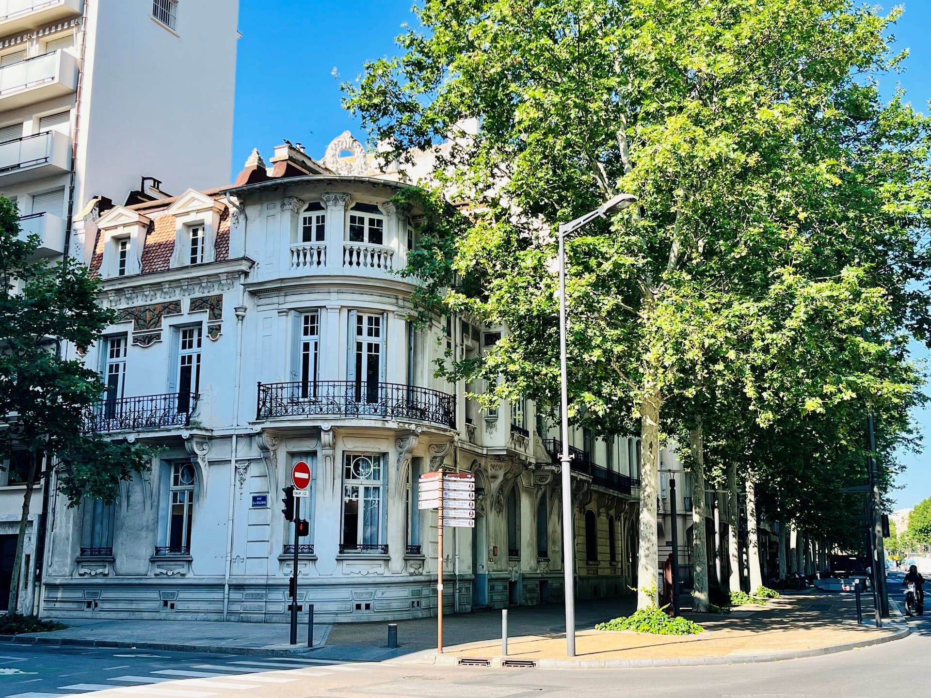 Perpignan — Situé en plein cœur de Perpignan, ce bâtiment de caractère se distingue par son architecture remarqu...