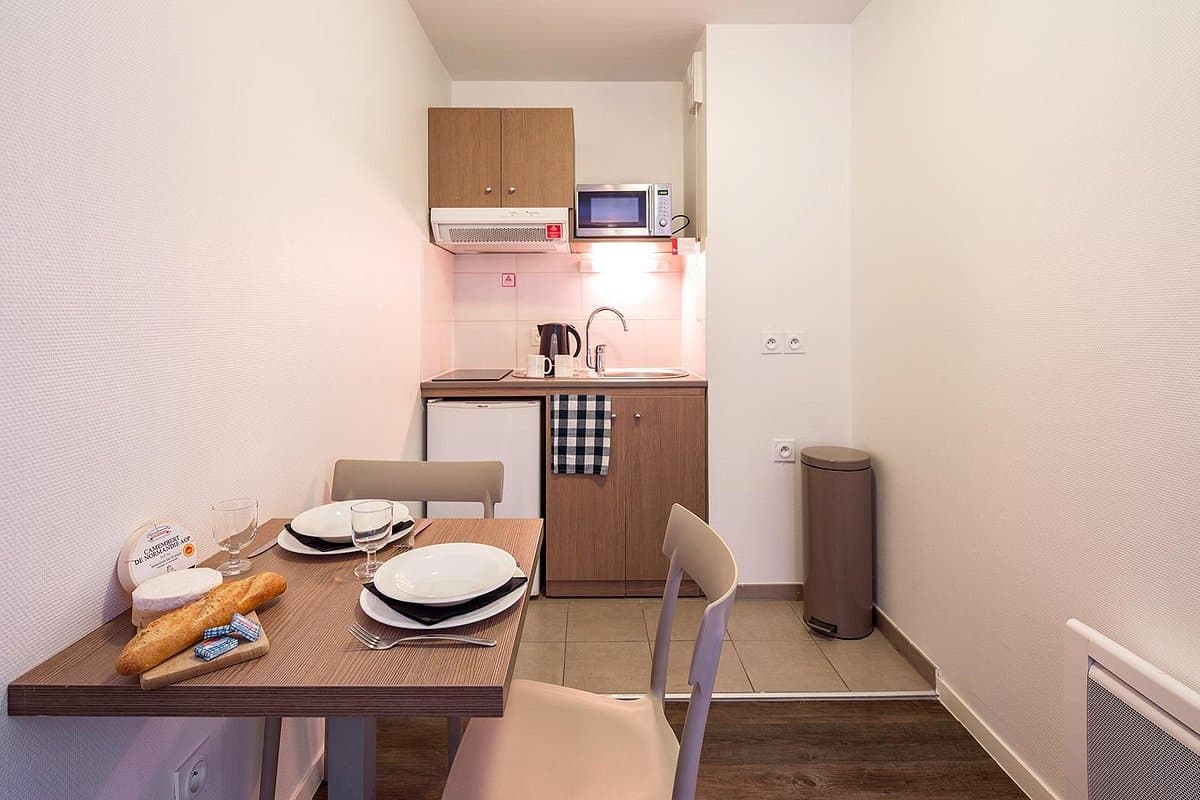 Niort — Au cœur de Niort, une résidence propose un ensemble de logements fonctionnels, allant du studio doub... - photo 5