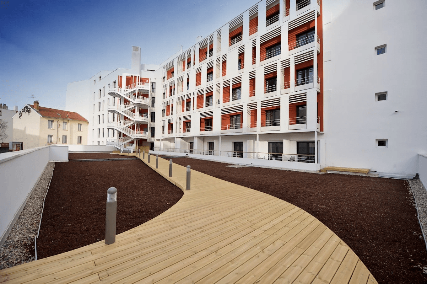 Lyon — Située au cœur de Lyon, cette résidence jouit d’un emplacement privilégié à proximité immédiate des ...