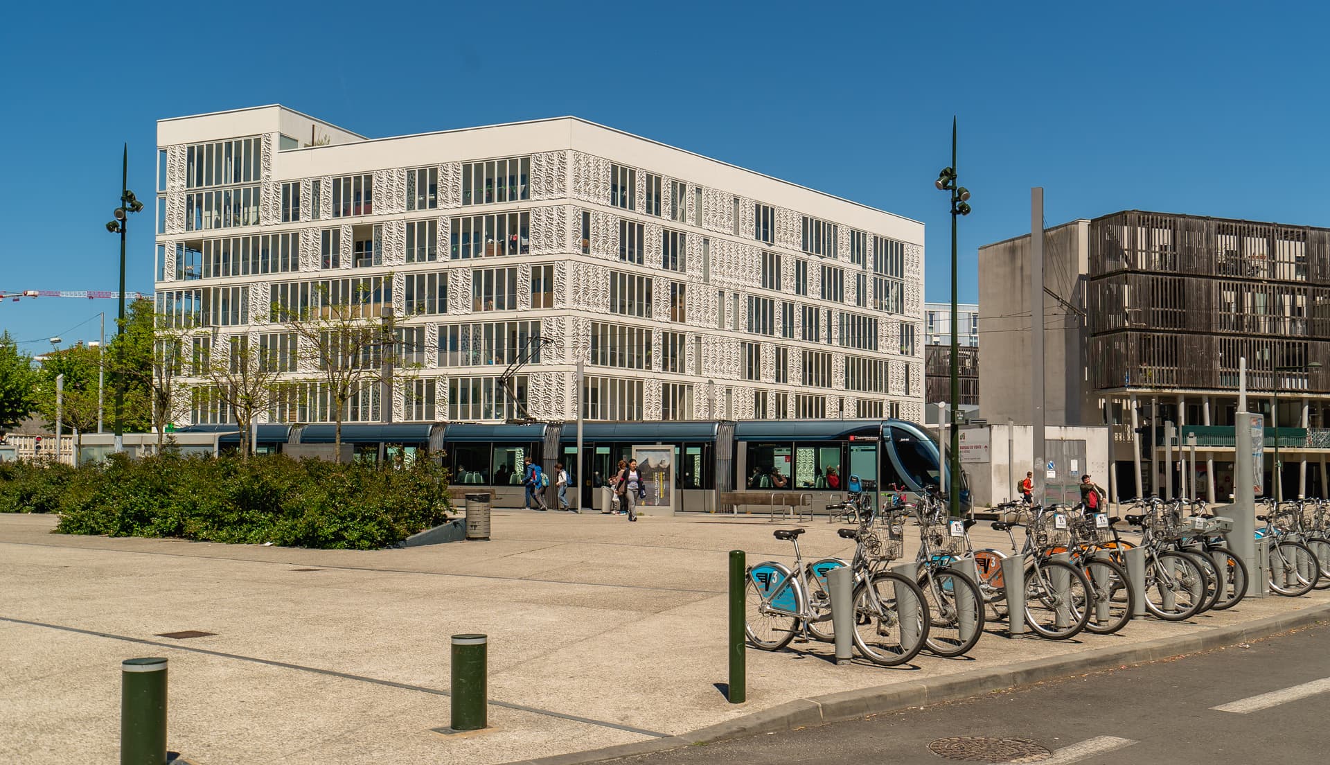 Bordeaux — Située au cœur de Bordeaux, cette résidence se distingue par son emplacement privilégié à proximité ... - photo 5