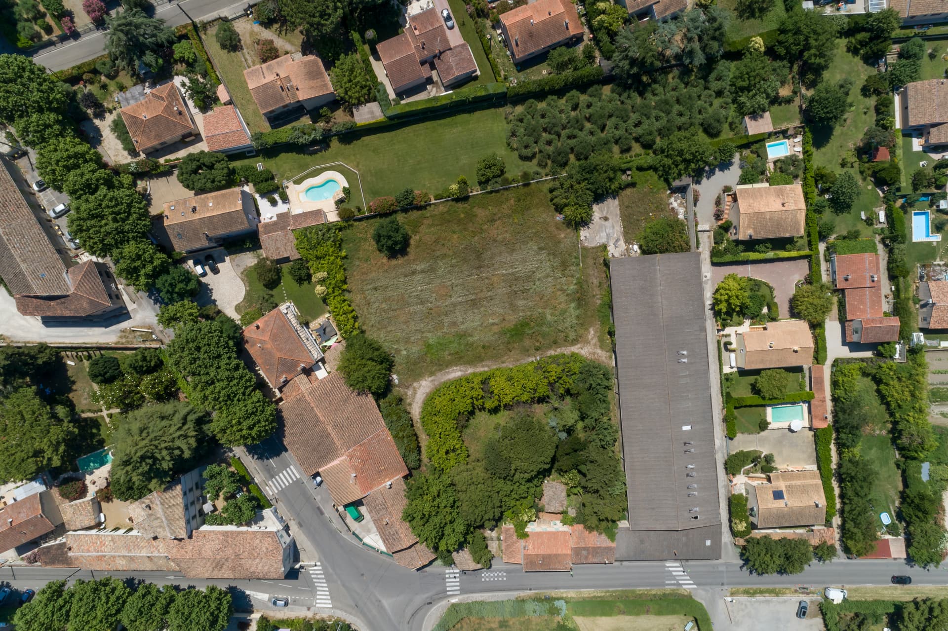 Mallemort — Découvrez un ensemble de villas conçues selon des principes éco-responsables, offrant un cadre de vi...