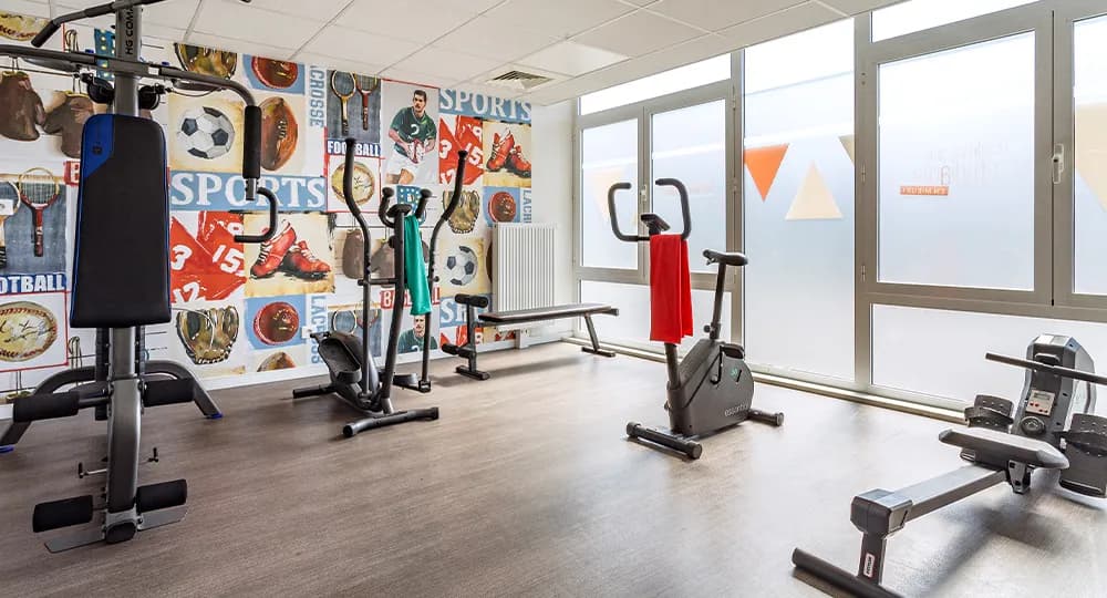 Cenon — Située dans une métropole reconnue pour son dynamisme universitaire, cette résidence étudiante s’int... - photo 2