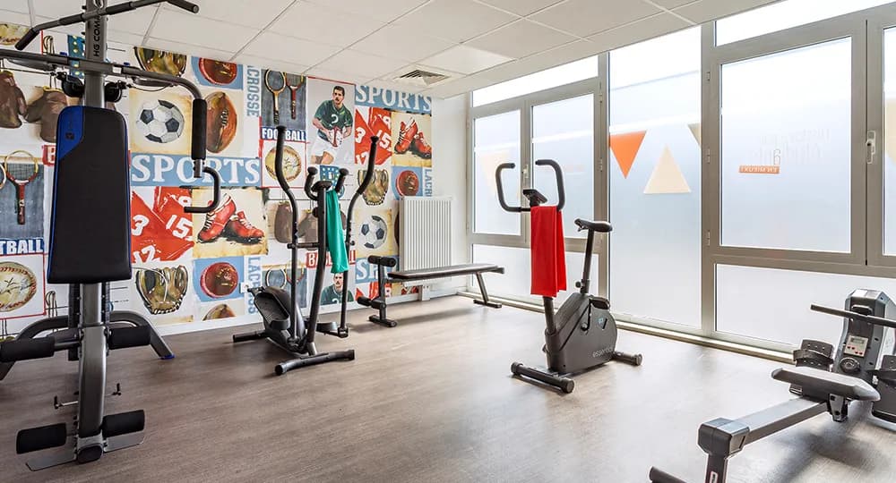 Cenon — Située dans une métropole reconnue pour son dynamisme universitaire, cette résidence étudiante s’int... - photo 4