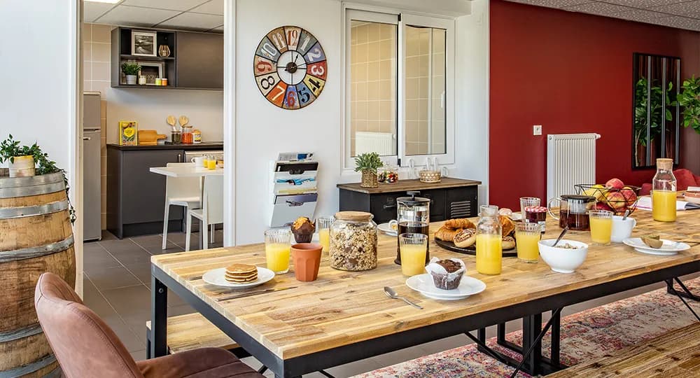 Cenon — Située dans une métropole reconnue pour son dynamisme universitaire, cette résidence étudiante s’int... - photo 8