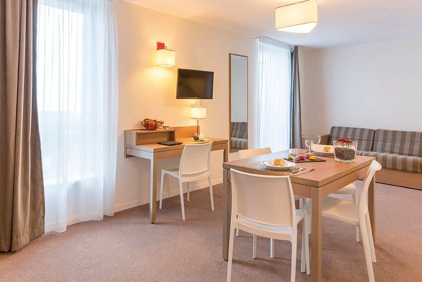 Saint Nazaire — À proximité immédiate du centre de Saint-Nazaire, cette résidence accueille ses résidents dans des a... - photo 2