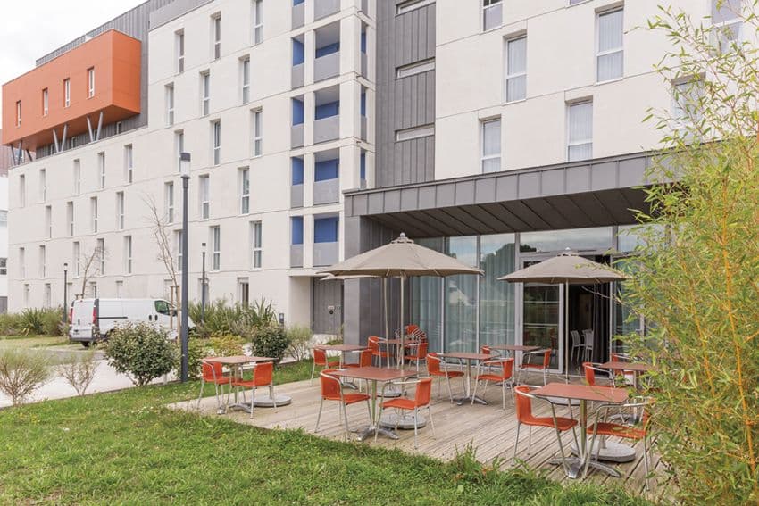 Saint Nazaire — À proximité immédiate du centre de Saint-Nazaire, cette résidence accueille ses résidents dans des a... - photo 4