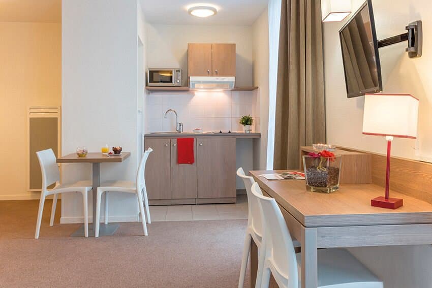 Saint Nazaire — À proximité immédiate du centre de Saint-Nazaire, cette résidence accueille ses résidents dans des a... - photo 6