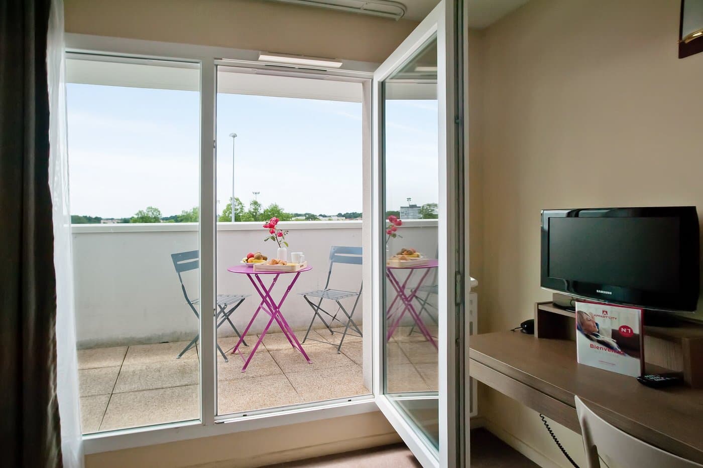 la Roche sur Yon — Au cœur de la Roche-sur-Yon, cette résidence contemporaine propose une sélection d'appartements, du ... - photo 7