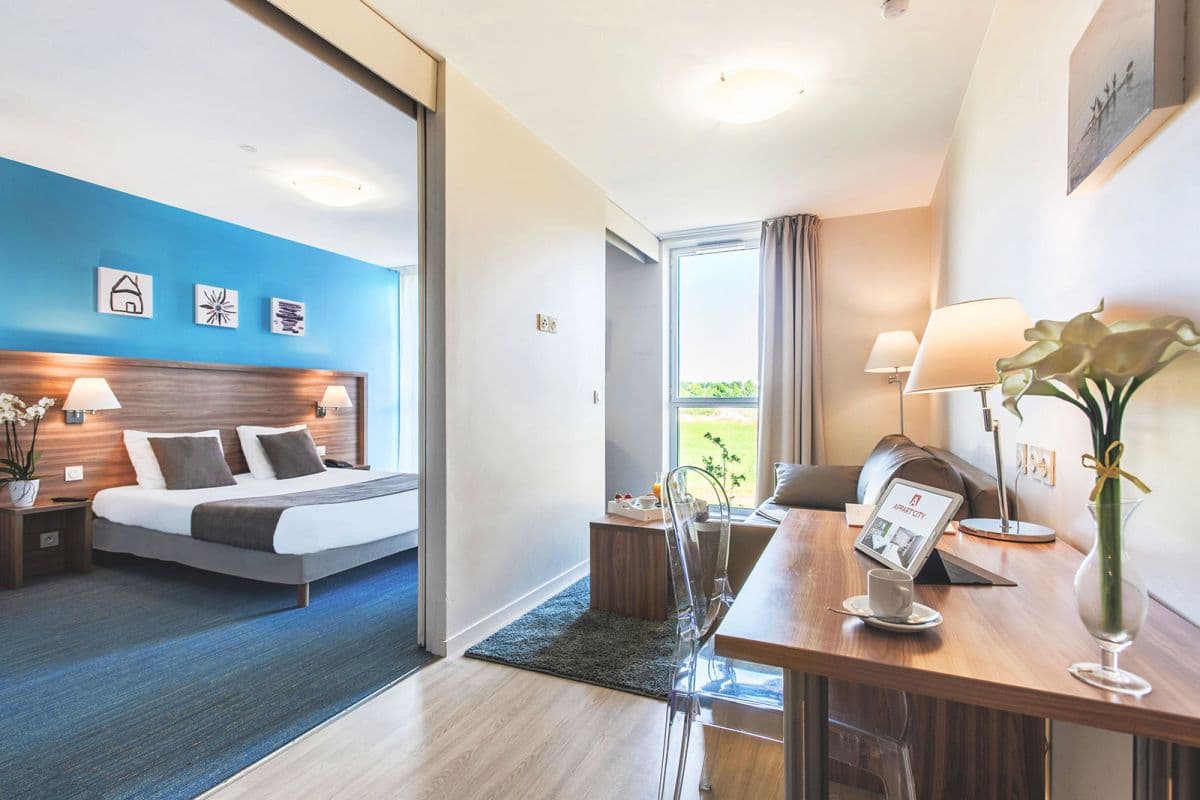 Vannes — Implantée dans le sud-est de Vannes, cette résidence propose des appartements allant du studio au de... - photo 2