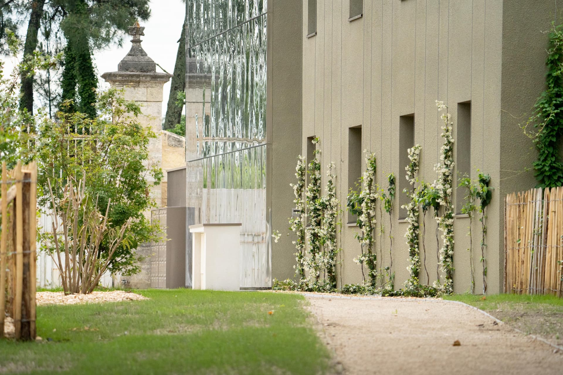 Talence — Dans un environnement alliant modernité et authenticité, cette résidence intimiste propose 26 appart... - photo 6