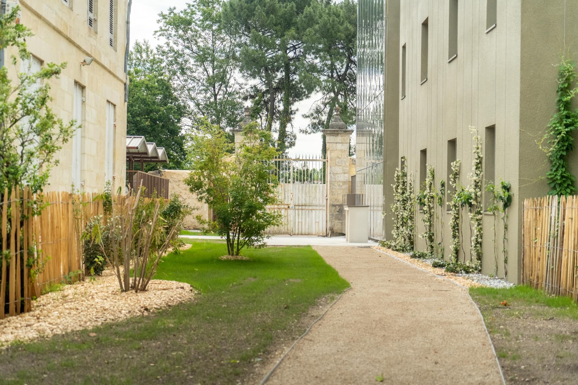 Talence — Dans un environnement alliant modernité et authenticité, cette résidence intimiste propose 26 appart... - photo 7