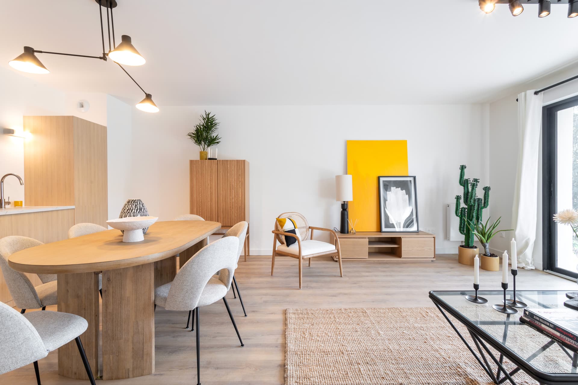 Croix — Au cœur de la commune de Croix, à moins de 10 kilomètres au nord-est de Lille, cette résidence conte...