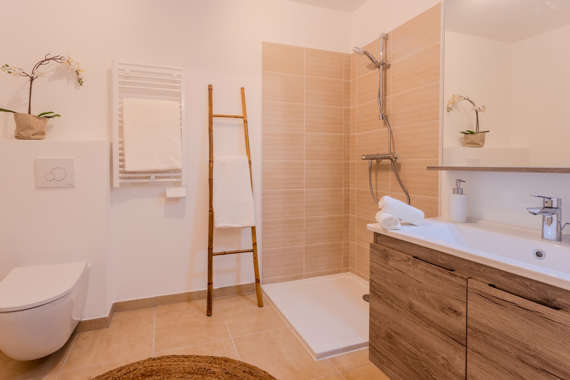 Nice — Située à l’est de Nice, à proximité du port et du campus universitaire Saint-Jean d’Angély, cette ré... - photo 8