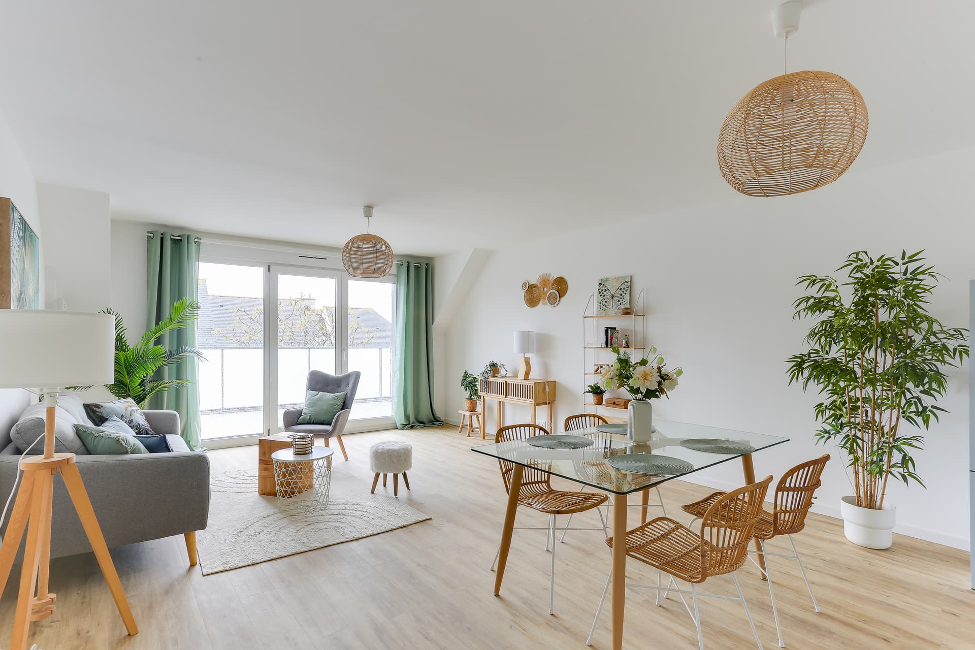 Cancale — Située au cœur de la Côte d'Émeraude, Cancale se distingue par son environnement naturel préservé, o...