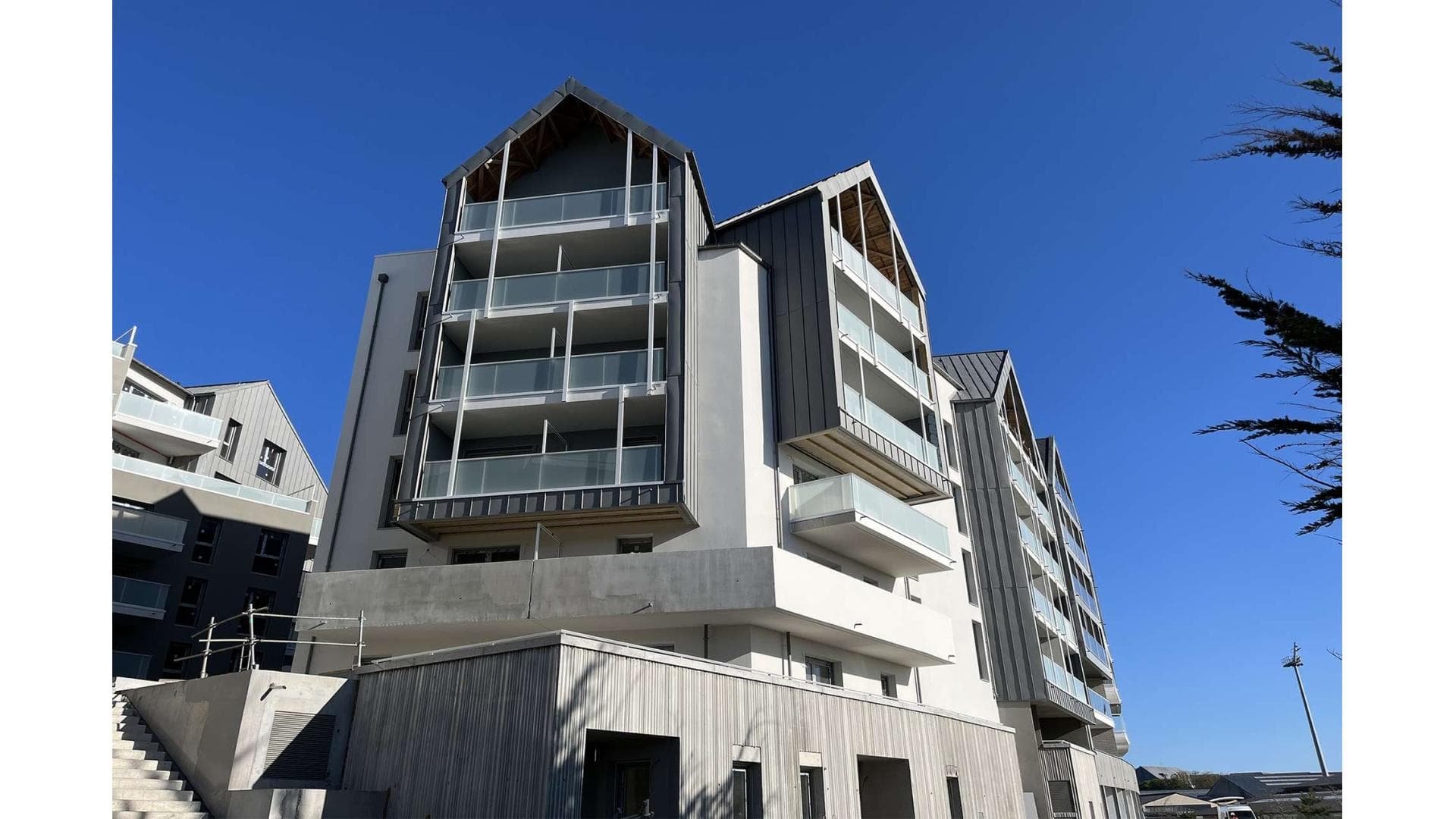 Saint-Malo — Découvrez une résidence contemporaine idéalement située à Saint-Malo, au cœur d’un quartier en plein...