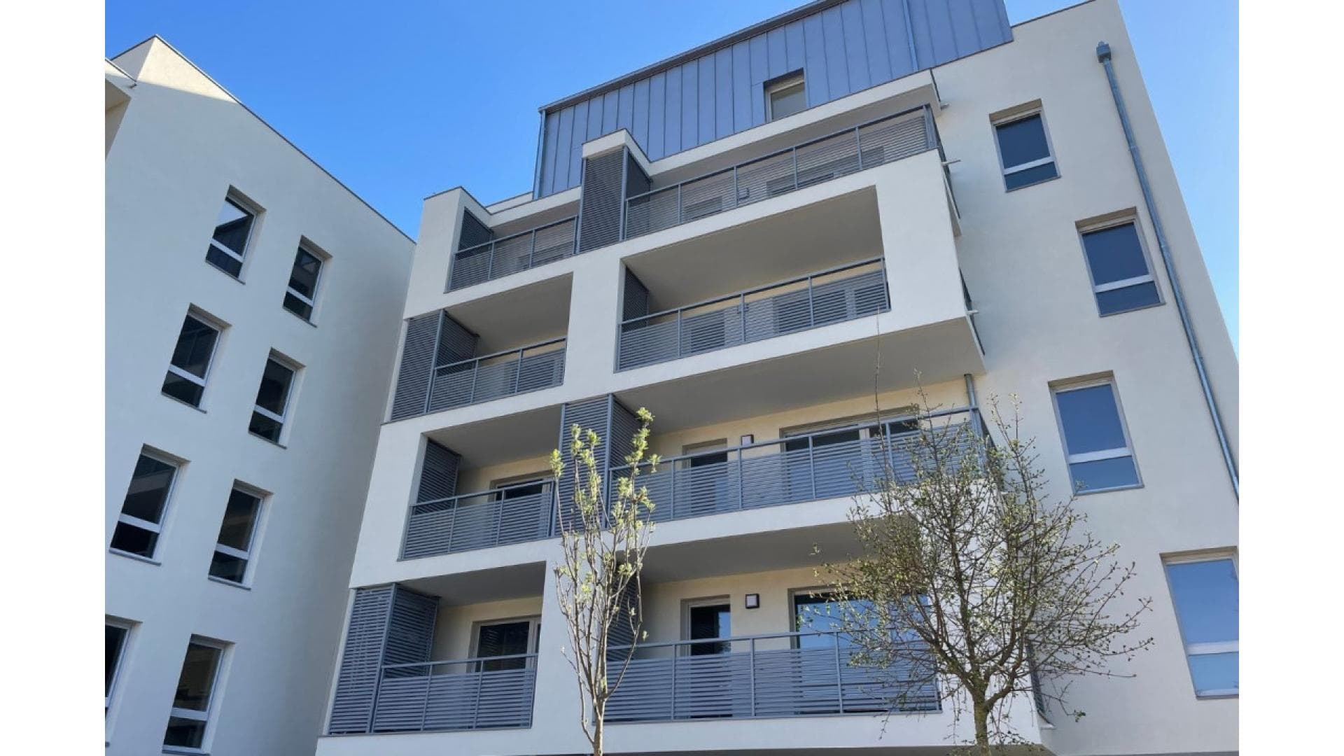 Saint-Priest — Situé à Saint-Priest, ce logement de trois pièces se trouve au dernier étage d'une résidence récemme... - photo 19