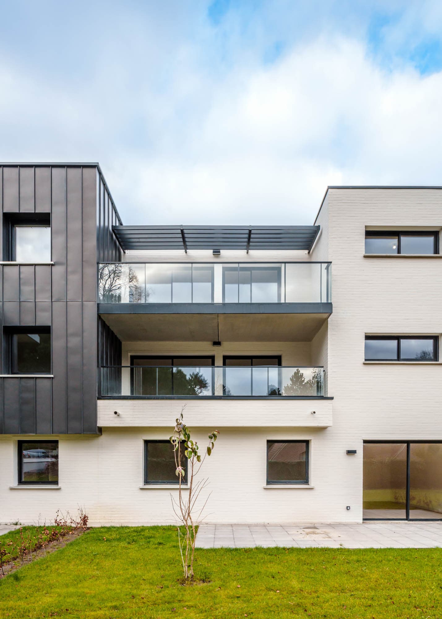 Croix — Située à moins de 10 kilomètres au nord-est de Lille, cette résidence à Croix bénéficie d’un cadre a... - photo 2