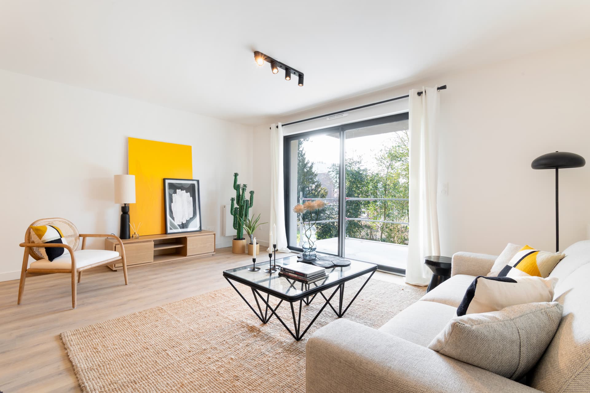 Croix — Située à moins de 10 kilomètres au nord-est de Lille, cette résidence à Croix bénéficie d’un cadre a... - photo 3