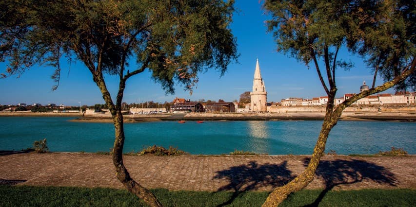 la Rochelle — Située à seulement quelques minutes à vélo du centre-ville historique et du port de La Rochelle, cet... - photo 2