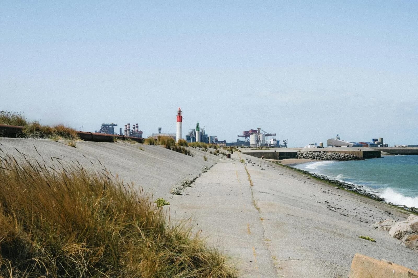 Vue de Dunkerque et son littoral avec le beffroi classé UNESCO