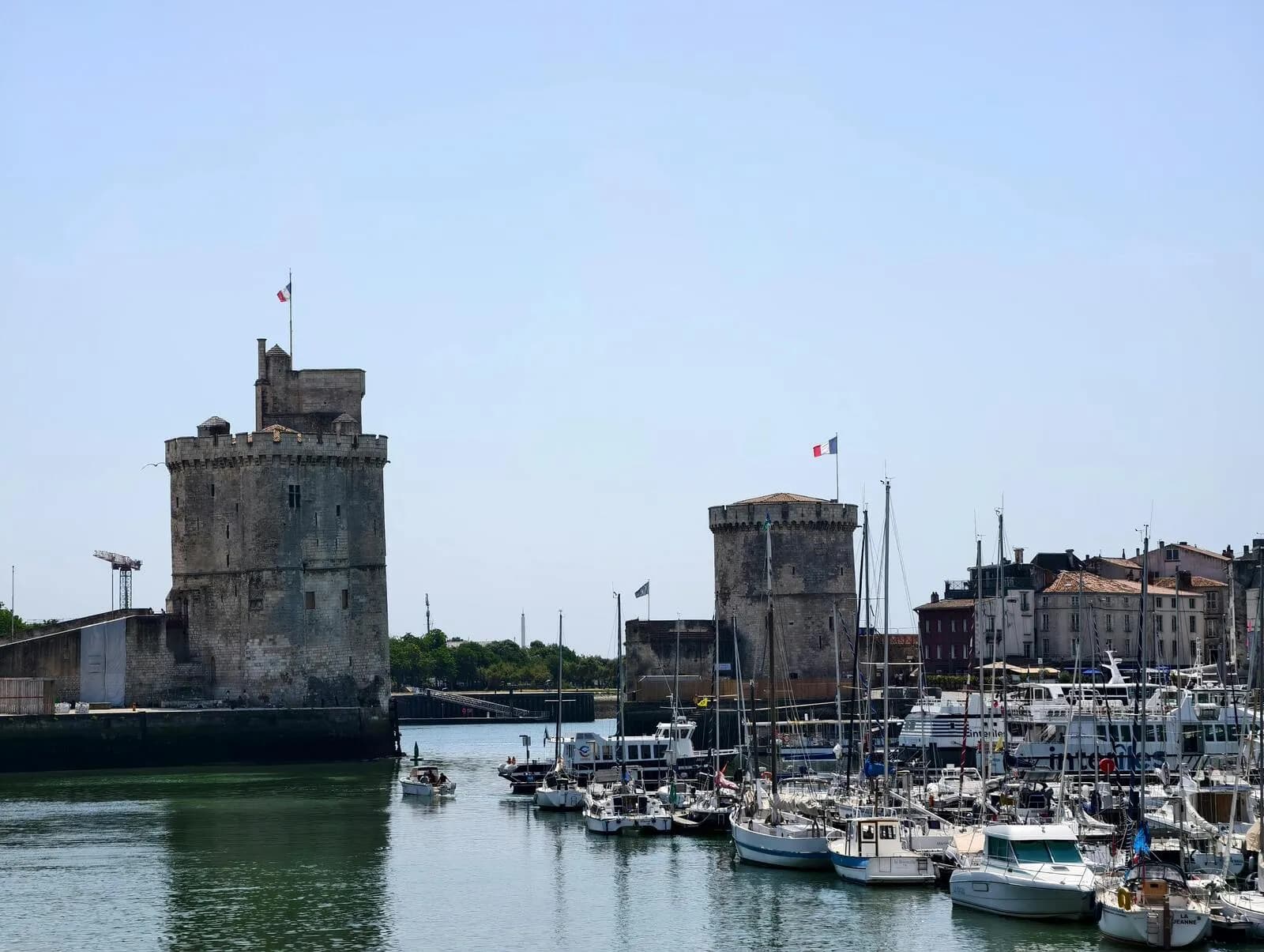 Vue aérienne de La Rochelle, Vieux-Port et quartiers neufs du littoral charentais