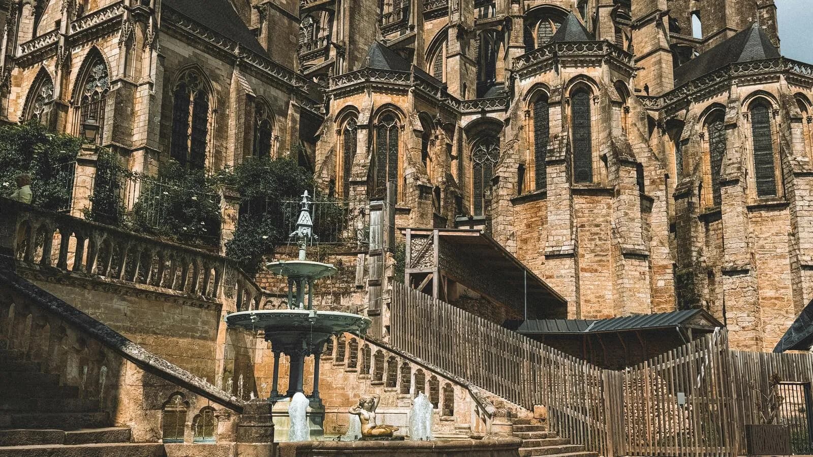 Vue panoramique du centre historique du Mans avec la cathédrale Saint-Julien