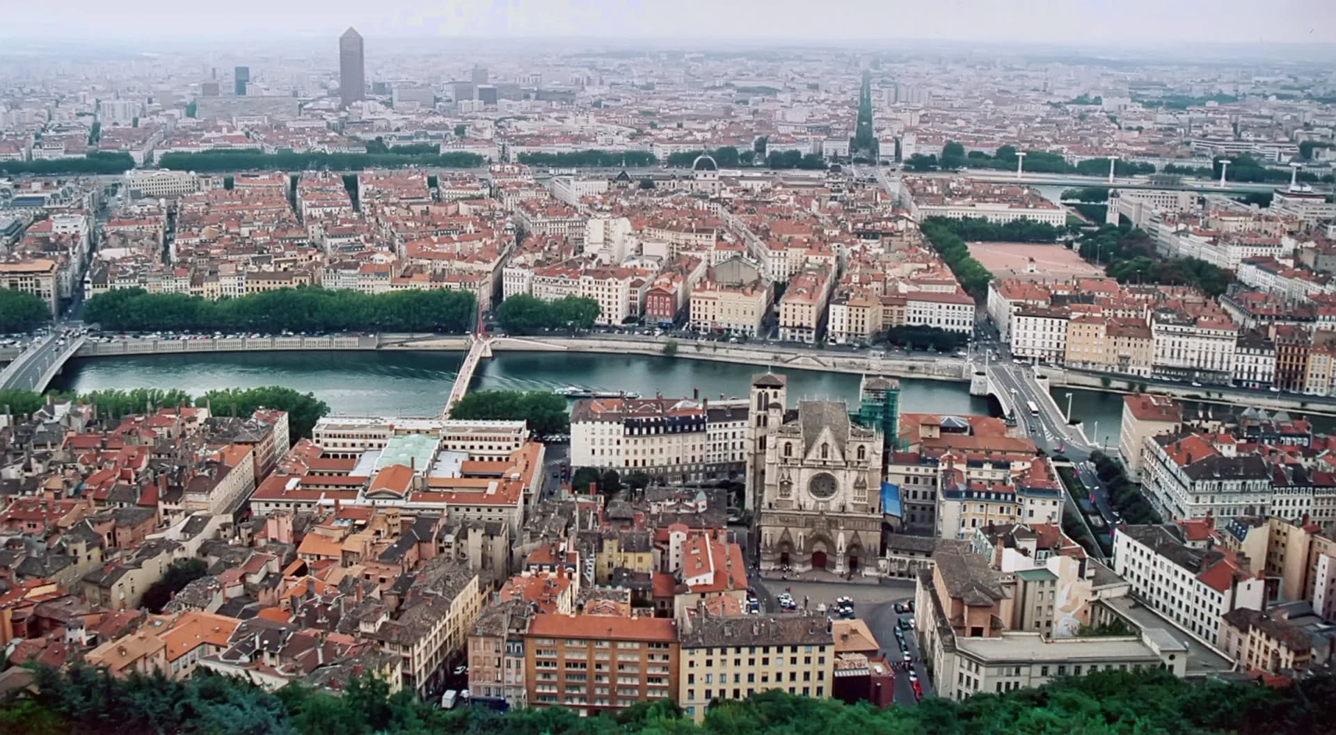 Vue panoramique de Lyon depuis Fourvière avec la Saône et le Vieux-Lyon