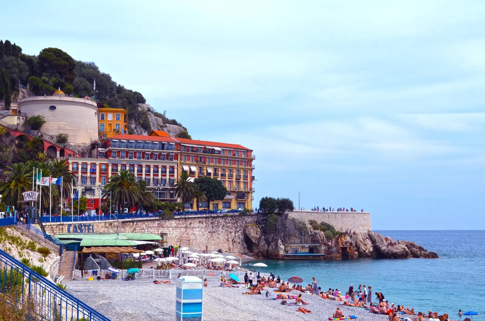 Vue de la Baie des Anges et de la Promenade des Anglais à Nice