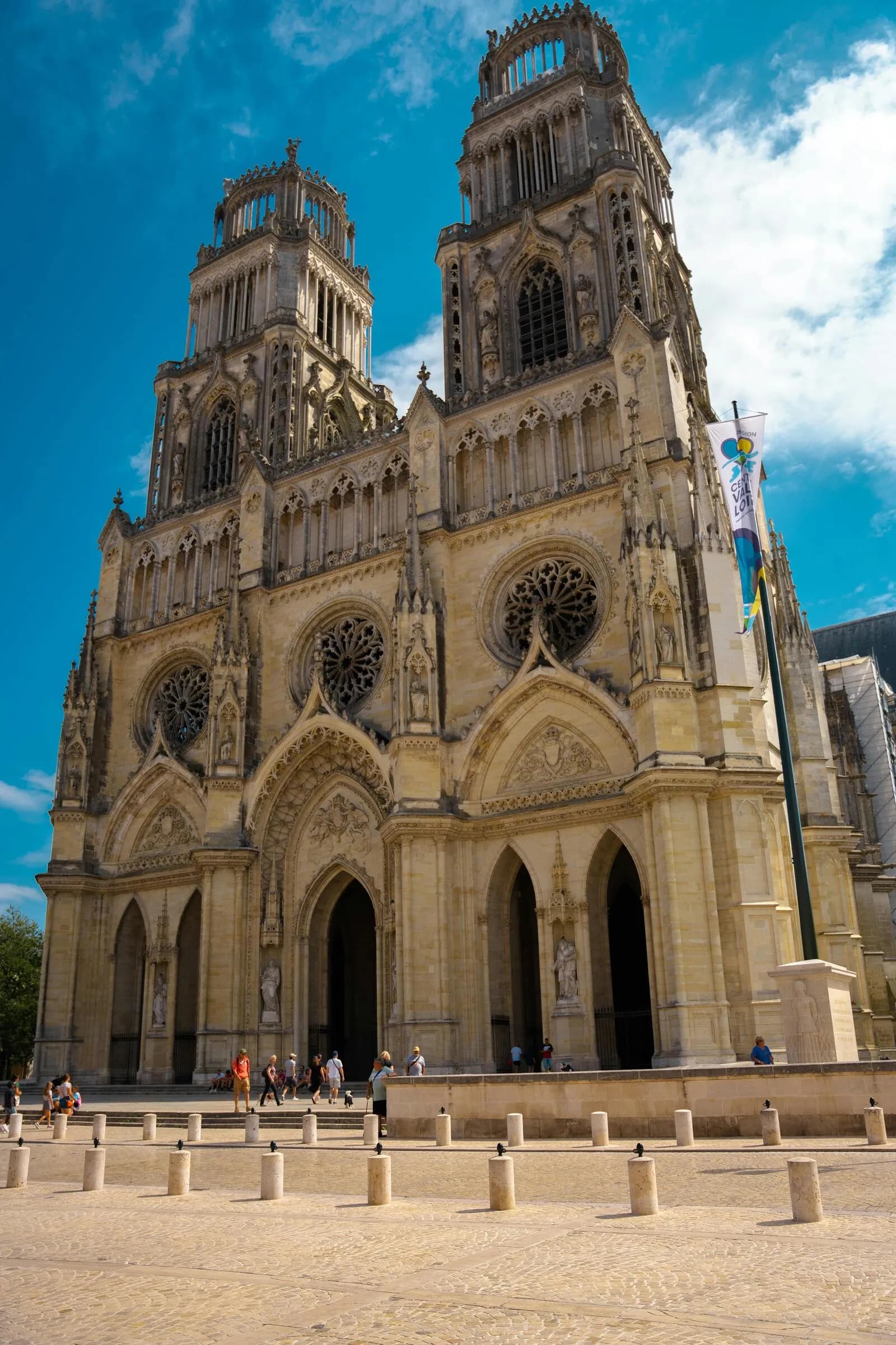 Vue panoramique d'Orléans et de la cathédrale Sainte-Croix dans le Loiret