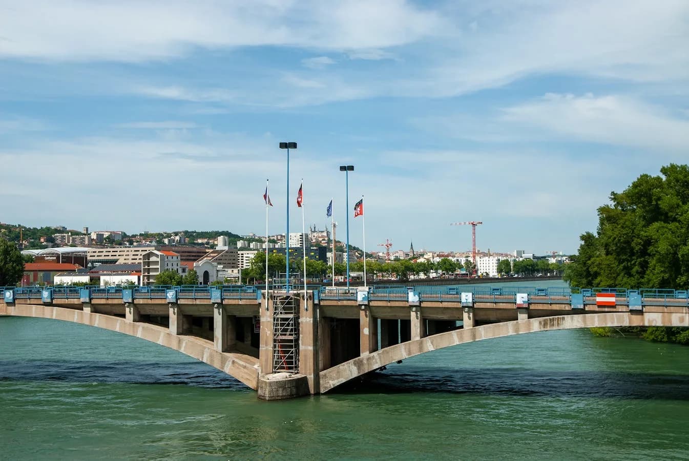 Façades d'immeubles à Lyon, premiers programmes BRSA (Bail Réel Solidaire d'Activité) de France à Cœur Moncey et ZAC Confluence