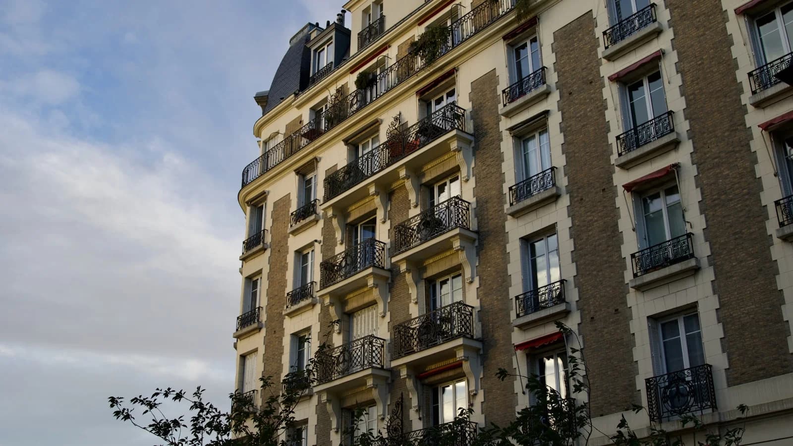 Immeuble résidentiel en France, logements neufs éligibles au Bail Réel Solidaire via un Organisme de Foncier Solidaire (OFS) pour l'accession sociale