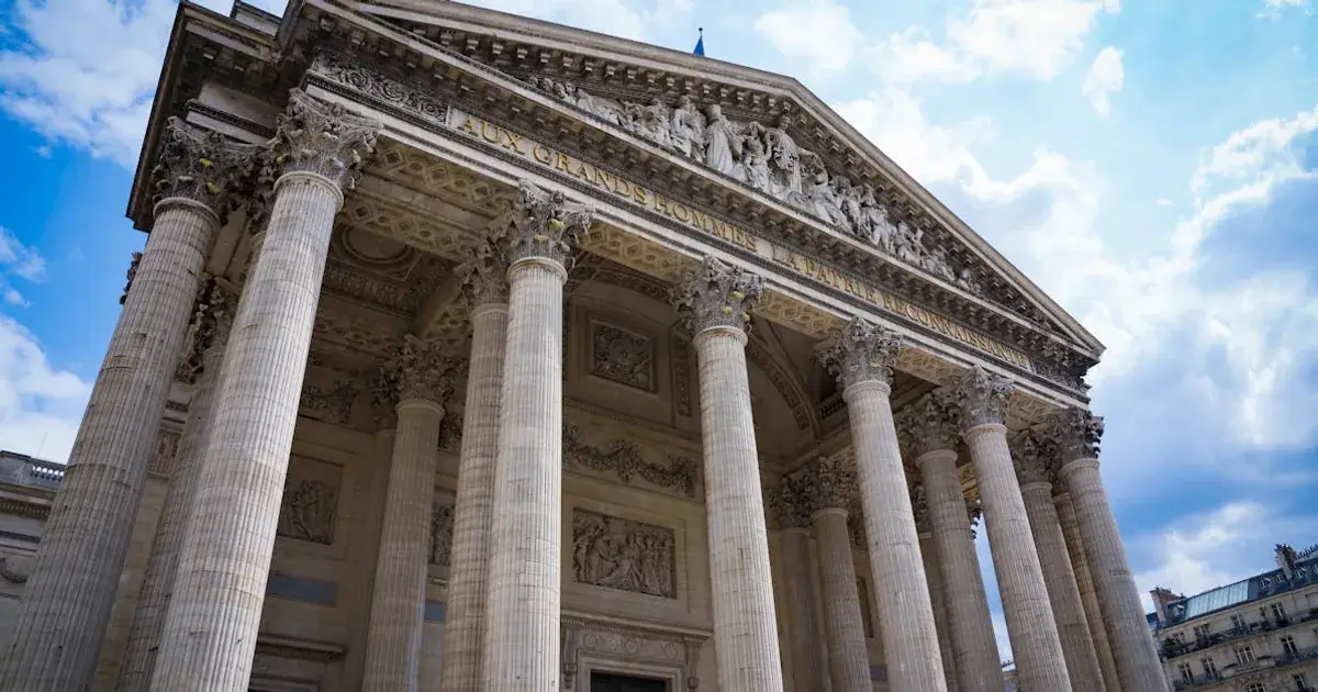 Hémicycle de l'Assemblée nationale symbolisant l'adoption du budget 2026