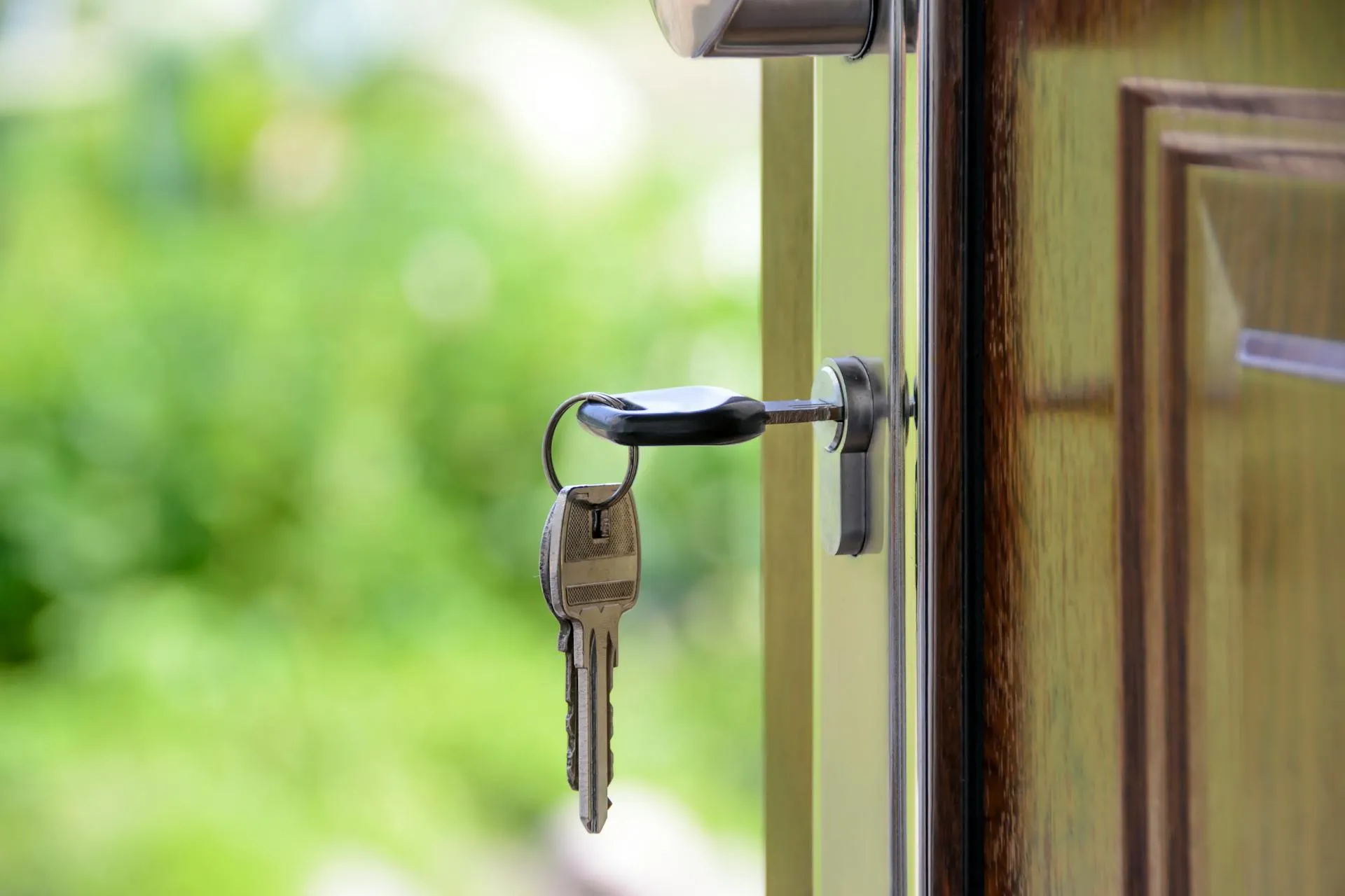 Clés d'un logement acheté avec le PTZ posées sur un bail de location — règles de mise en location PTZ 2026