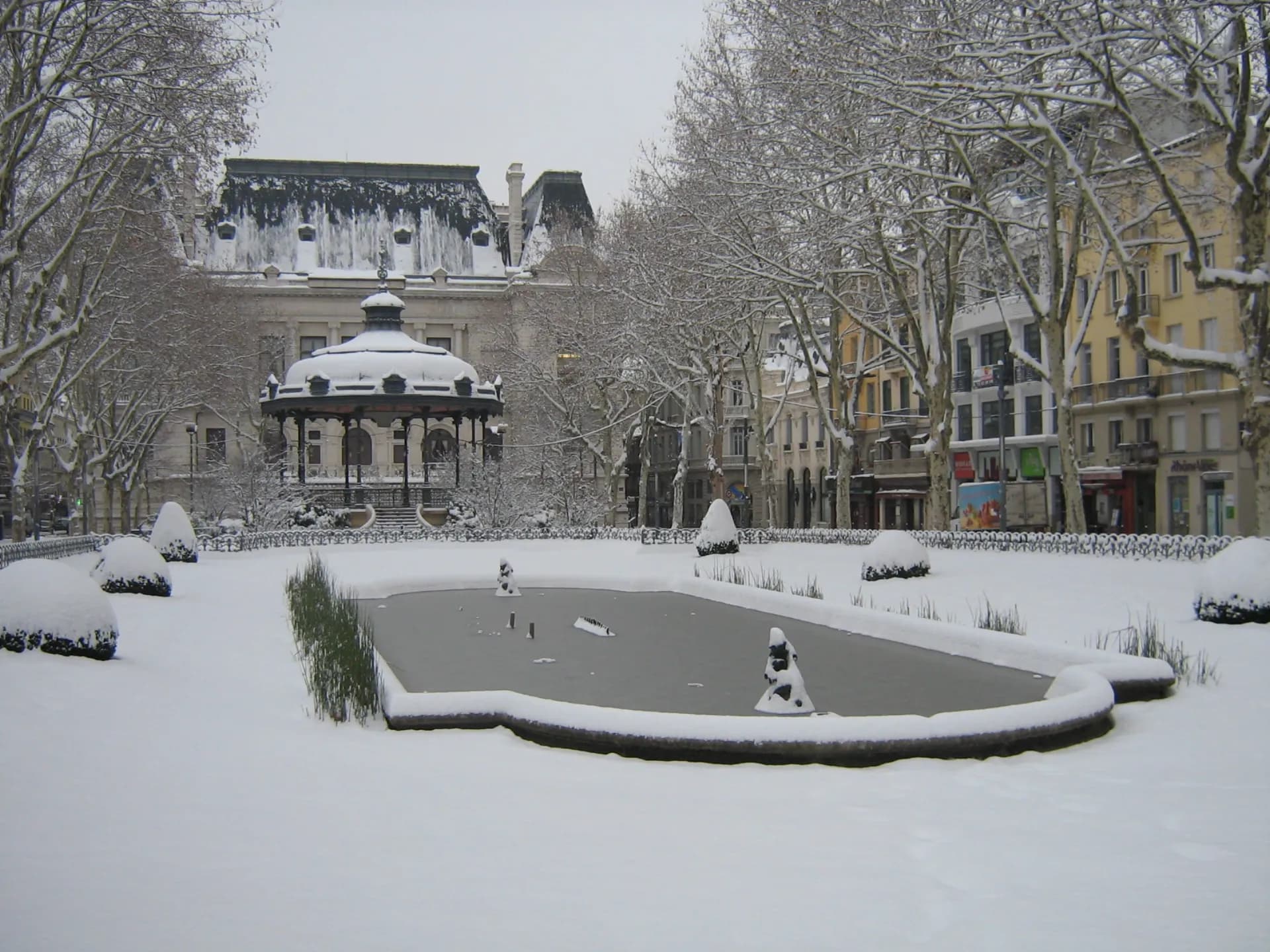 Vue de Saint-Étienne avec la Cité du design et des programmes immobiliers neufs