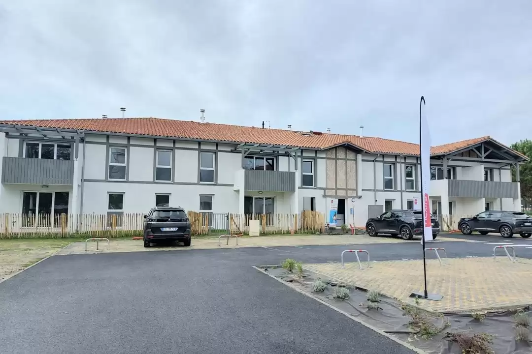 LA COLLINE - Bron